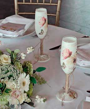 Egyedi esküvői poharak, ajándékok és ízléses esküvői dekorációs kellékek készítése.